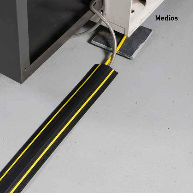 Protector pasacables suelo negro de 3 canaletas (2 x 20 mm 1 x 40 mm) - AQD  Industrial Product